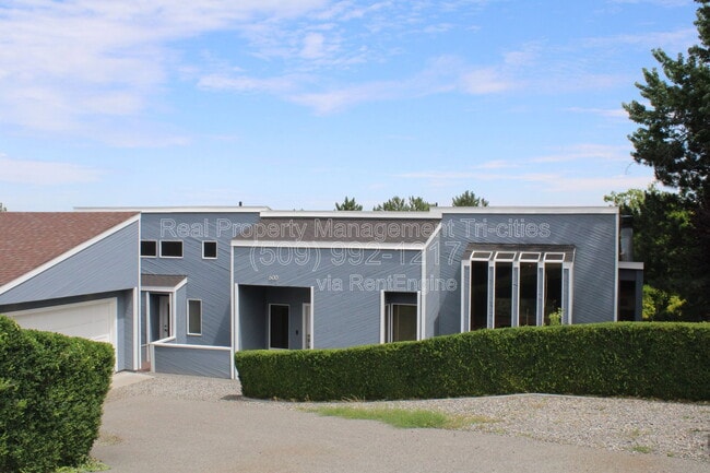 Building Photo - 600 W 26th Pl