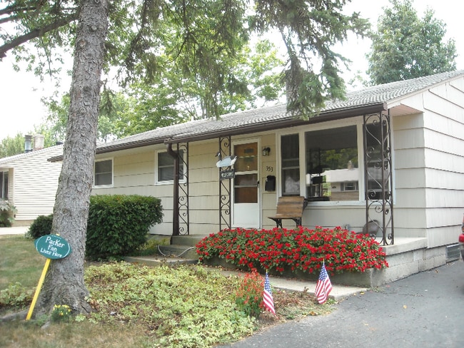 Building Photo - 353 E Clearview Ave