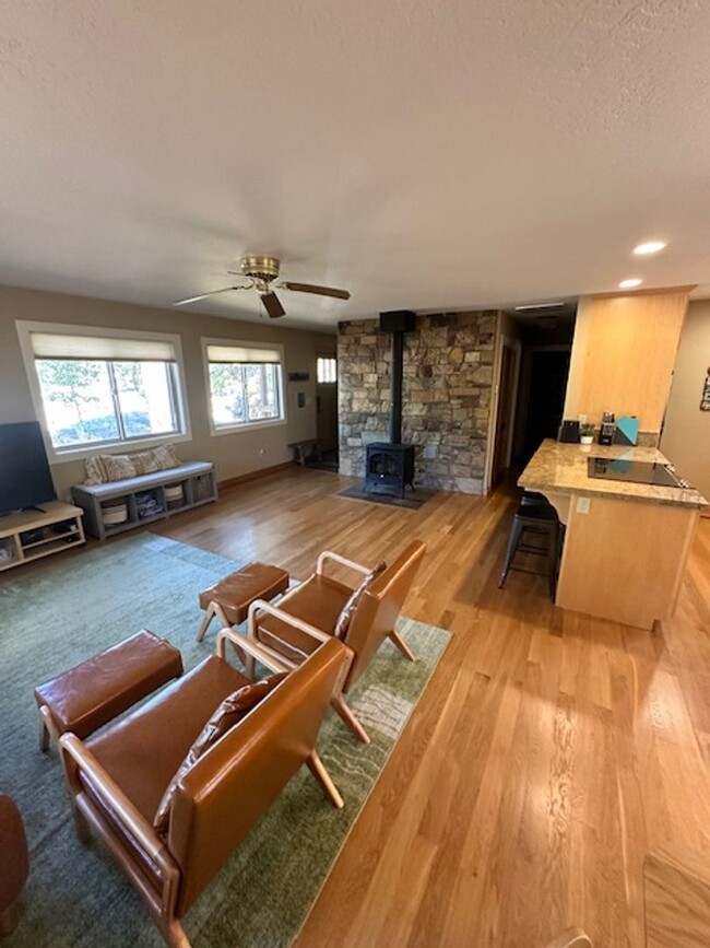 Photo - Lovely single level cabin avail. for a Sea... House