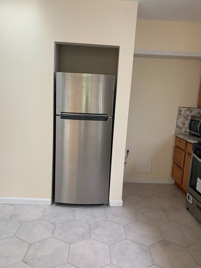 Photo - 190 Bay 7th St