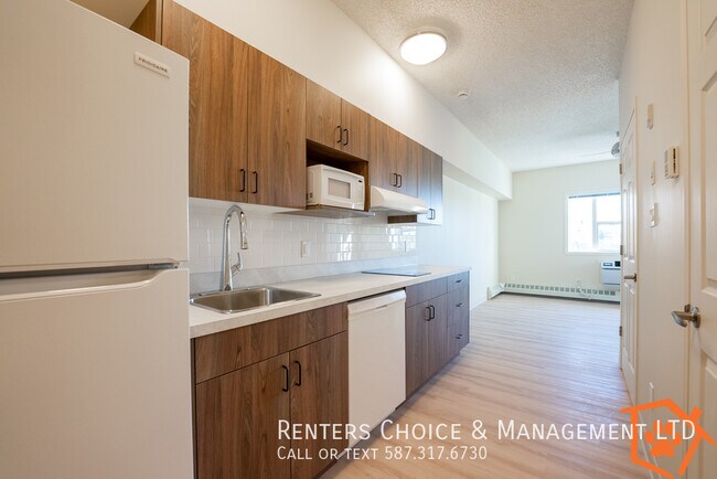 Photo - SENIOR LIVING IN THE EDWARDS,Second Floor Bachelor Suite Across From H