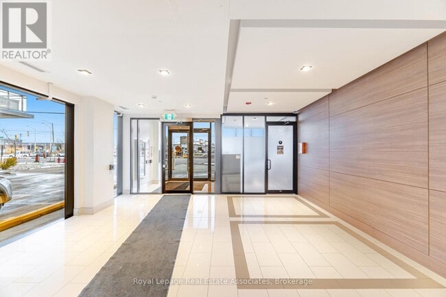 Photo - 5240 Dundas St Unité B401