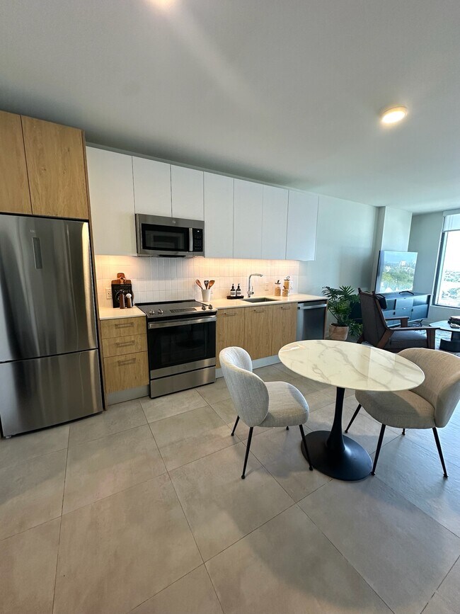 Photo - 370 NW 33rd St