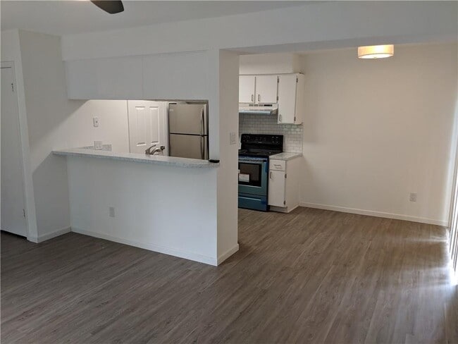 Building Photo - 3509 Alpine Cir Unit 4