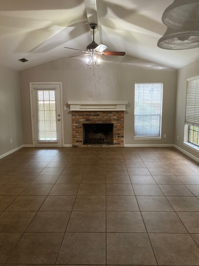 Photo - 3113 Clear Creek Dr