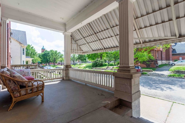 Photo - 1658 Iowa St Unit 1/2