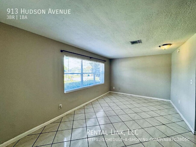 Photo - 913 Hudson Ave