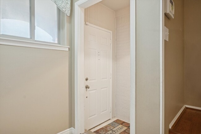 Photo - 4254 Halkirk Dr