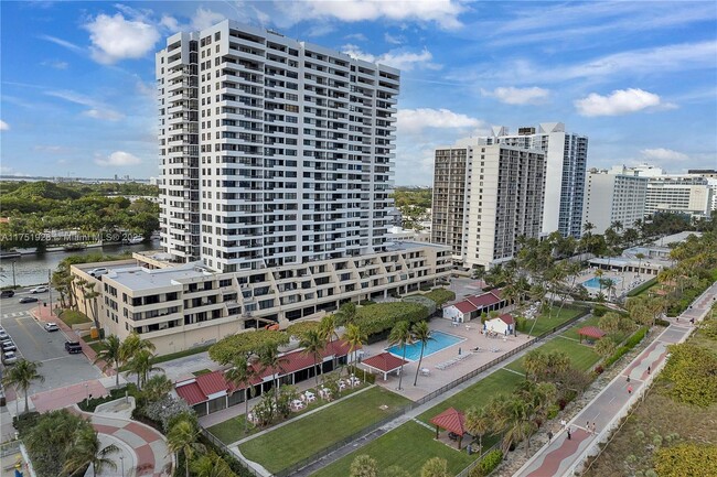 Photo - 2555 Collins Ave Unidad # 2404 Rental