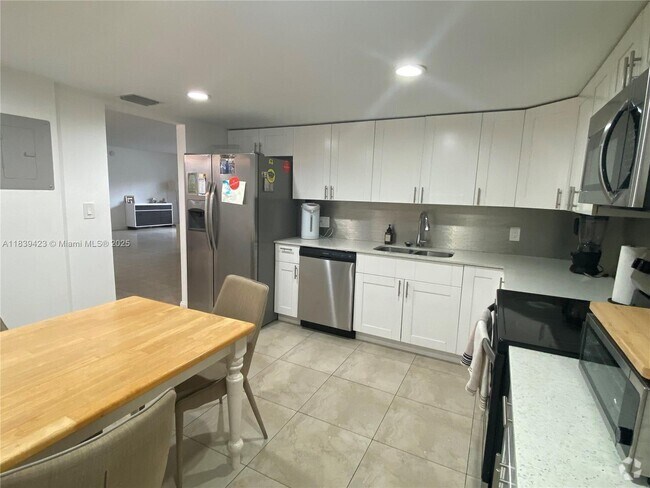 Building Photo - 1301 NE 7th St Unit 101 Rental
