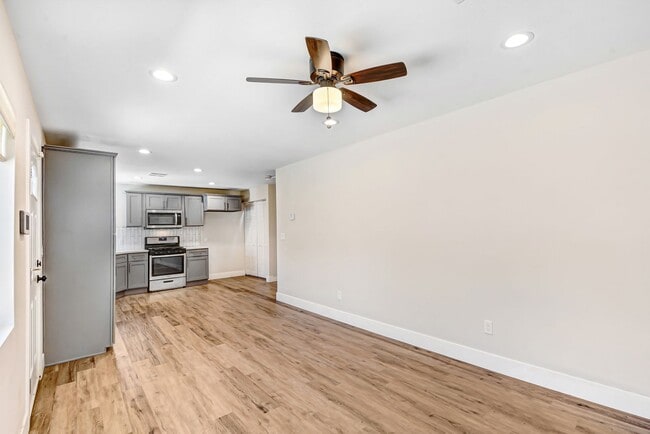 Photo - 1913 N Vallejo Way Unidad 1913 N Vallejo Way #B