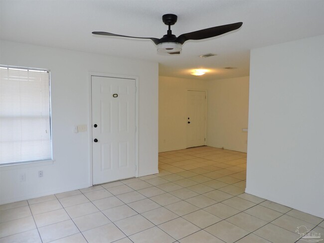 Photo - 119 N Reus St