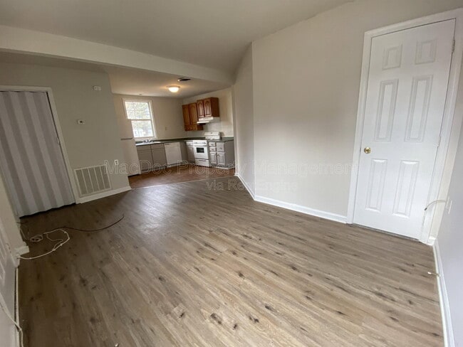 Photo - 209 Hamilton St