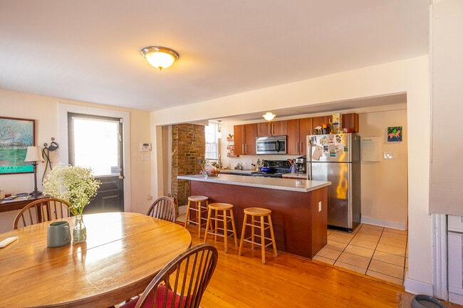 Photo - 2902 E Clay St Unit 1