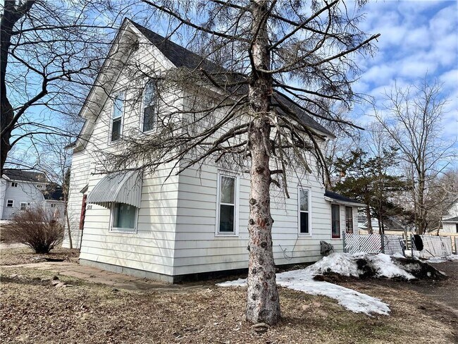 4 bed 2 bath available June 1st