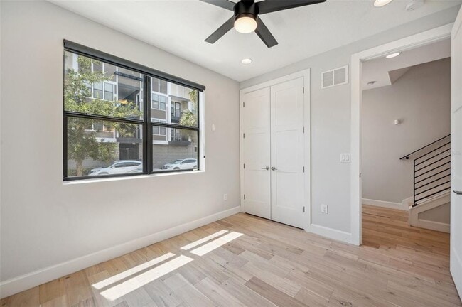 Photo - 401 N Oregon Ave