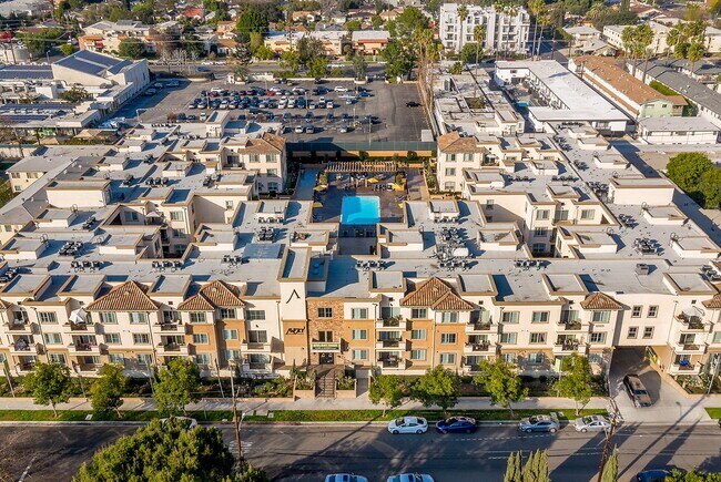 Building Photo - Avery