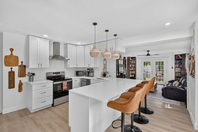 Photo - 327 Ashby St