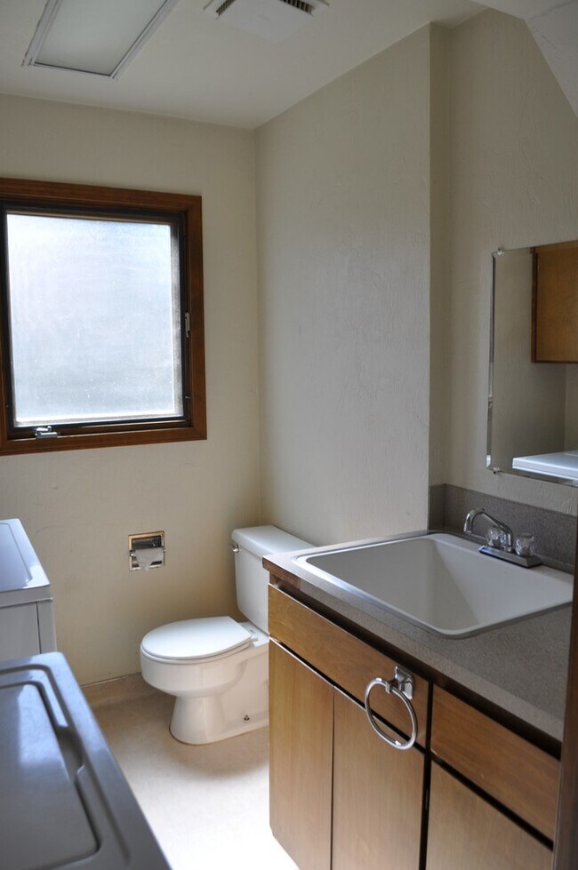 Photo - CLOSE TO OSU - 3 bed 1.5 bath duplex, with...