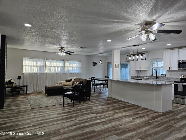 Photo - 872 Sadnet Cir NE