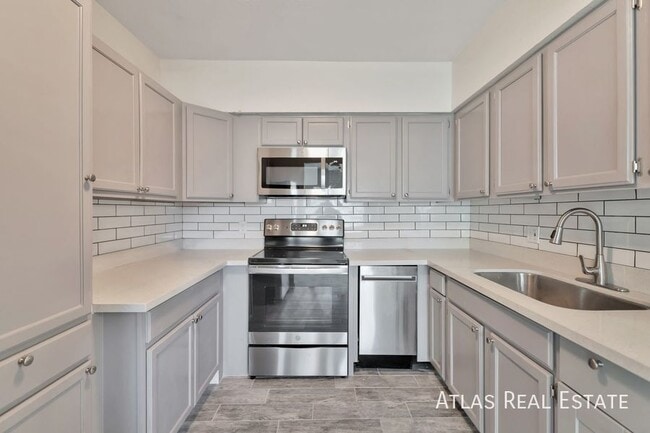 Building Photo - 2530 N 17th Way Unit 1