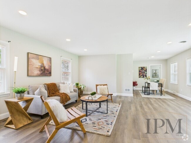 Building Photo - Available Now! Beautiful 3 Bedroom 2 Bath ... Rental