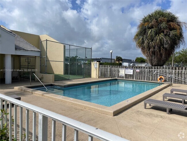 Building Photo - 4560 SW 68th Ct Cir Unit 66-9 Rental