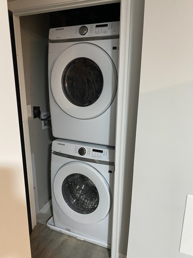 Photo - 2501 Linden Ave Unidad 1A AVAILABLE W/PRIV BATH $8000