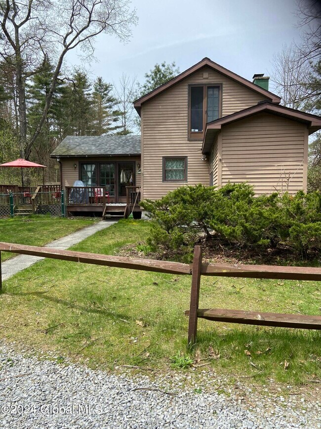 Photo - 22 Putnam Rd House