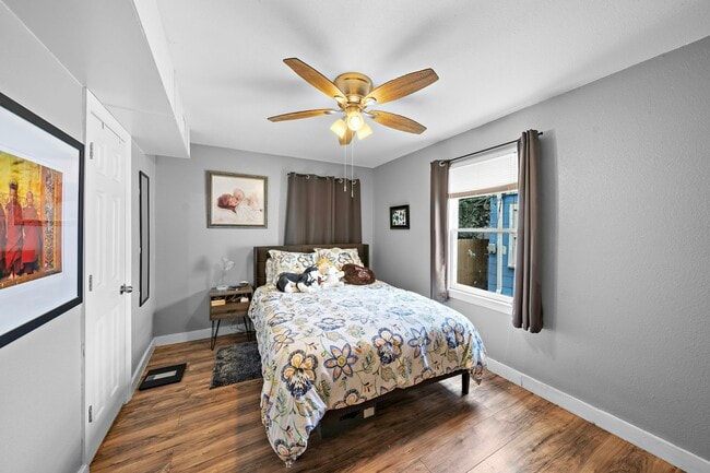 Photo - 609 Sealy Ave