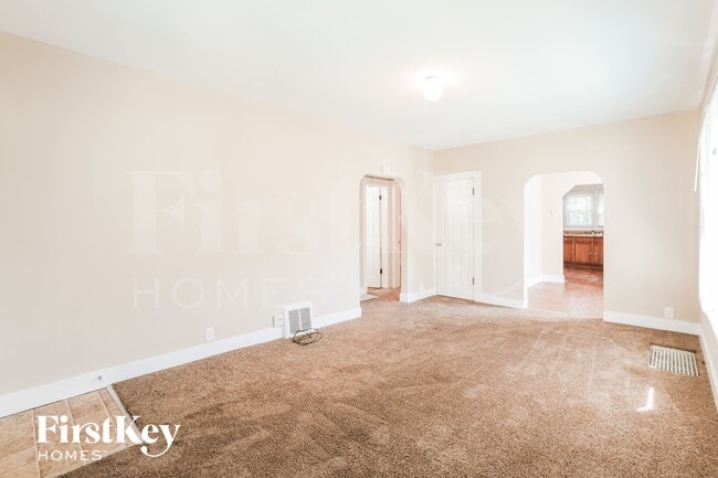 Photo - 410 Bangs St