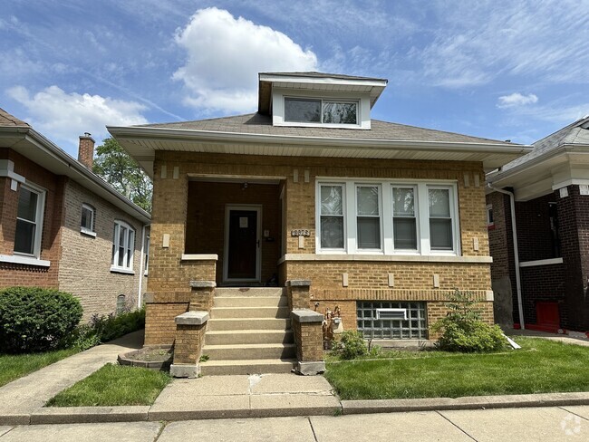 Building Photo - 8025 S Laflin St Rental