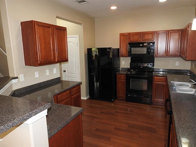 Photo - 571 New Country Rd