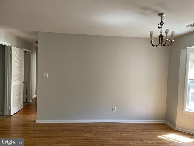 Building Photo - 205 Salem Ct Unit 6