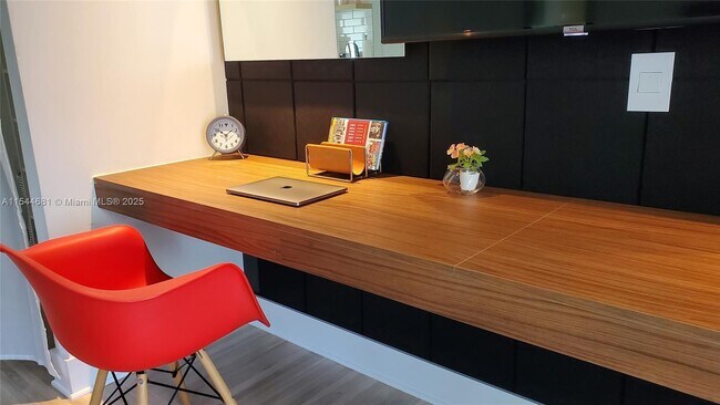 Photo - 740 SW 9th St