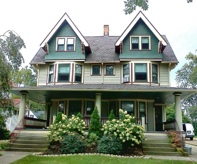 Building Photo - 1439 W Clifton Blvd Rental