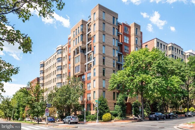 Building Photo - Foggy Bottom -Spacious One Bedroom 1.5 bath Rental