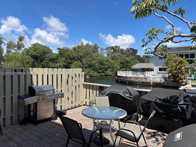 Building Photo - 1400 NE 54th St Unit 306