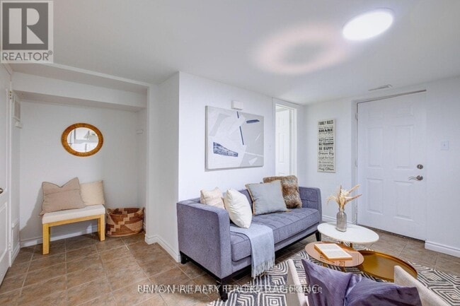 Photo - 533 Victoria Park Ave