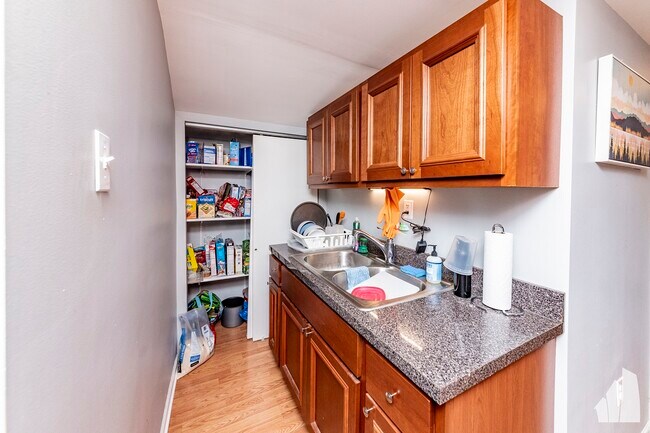 Photo - 1332 W Barry Ave Unit # 03