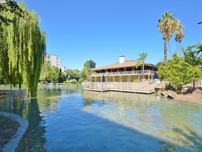 Building Photo - Spacious Condo Near Downtown Walnut Creek ... Unit 403