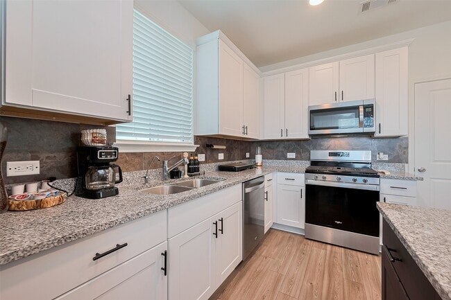 Building Photo - 17711 Vernonia Ln