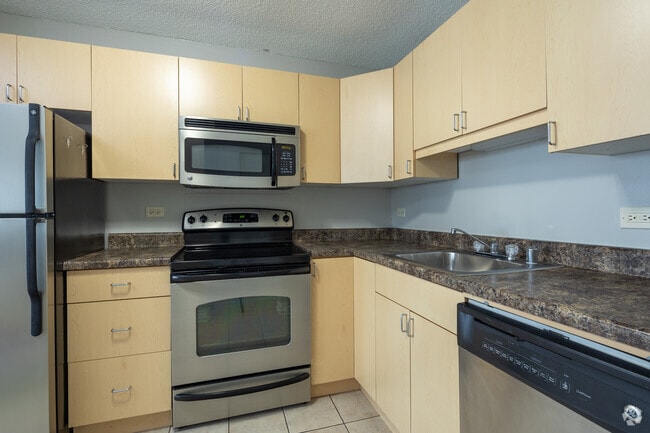 1BR, 1BA - 704SF