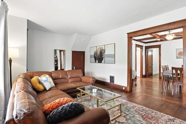 Photo - Fully Furnished 3-Bedroom Main-Floor Apartment in North Buffalo Unit Lower