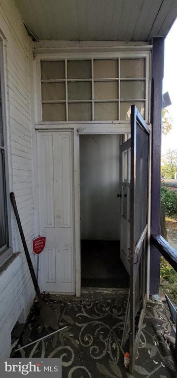 Photo - 634 Centre Ave