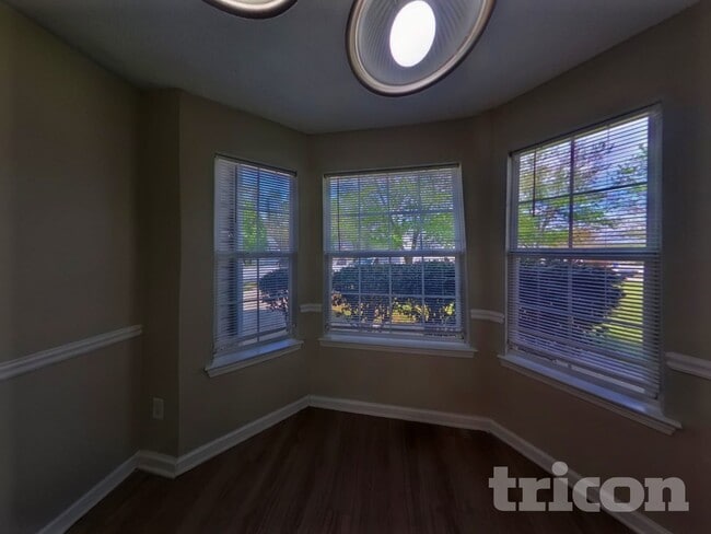 Photo - 464 Berkshire Pl