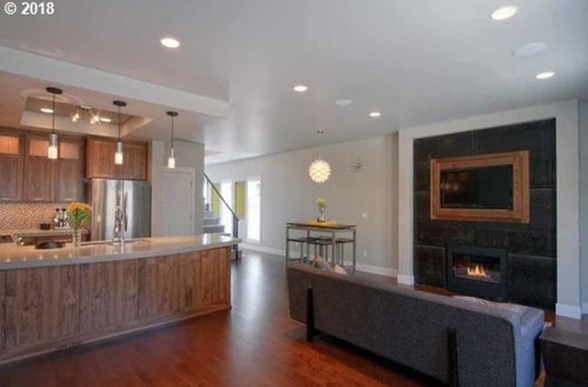 Photo - 1534 Charnelton Alley