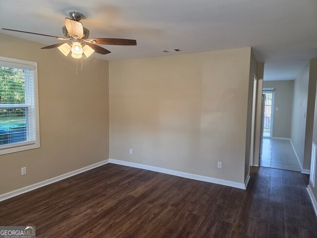 Photo - 312 W 5th St