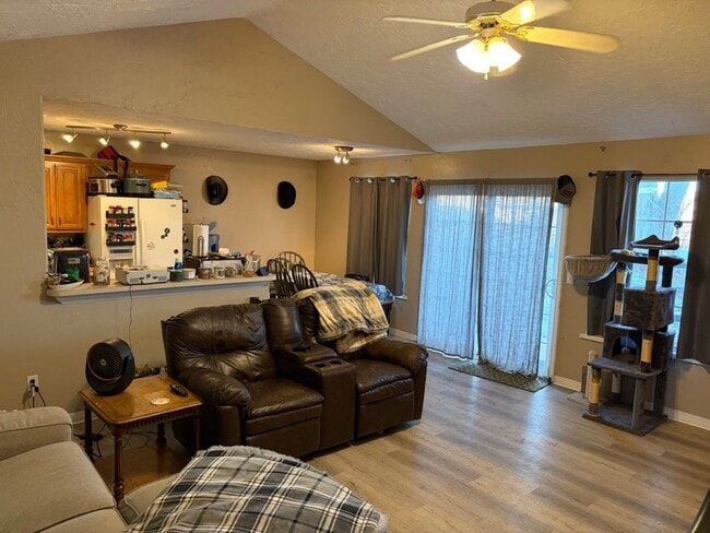 Photo - 2202 N Benjamin St