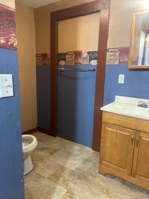 1/2 Bathroom Downstairs - 236 Richmond Ave